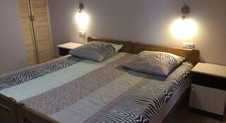 Гостиница Гостевой дом «На Чапаева» Геленджик Классический трехместный номер-2